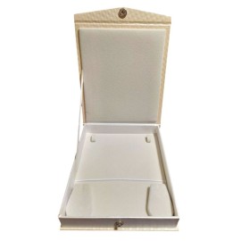 RinGold Luxury Quilted Necklace Set Gift Box with Button Closure and Velvet Interior| 17CM X 15CM X 3CM | Necklace Storage Box | BX019
