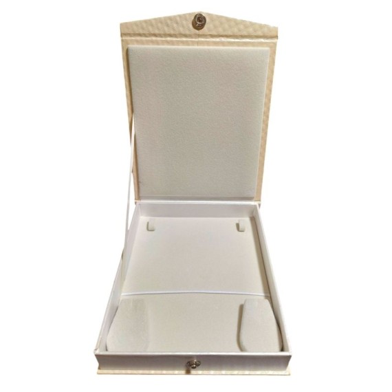 RinGold Luxury Quilted Necklace Set Gift Box with Button Closure and Velvet Interior| 17CM X 15CM X 3CM | Necklace Storage Box | BX019