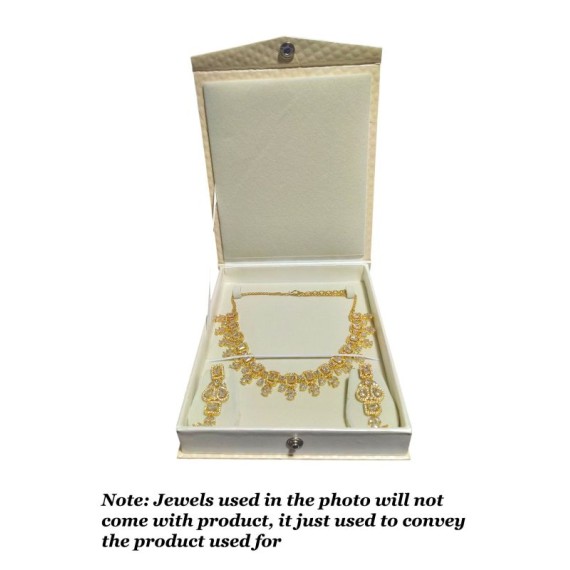 RinGold Luxury Quilted Necklace Set Gift Box with Button Closure and Velvet Interior| 17CM X 15CM X 3CM | Necklace Storage Box | BX019