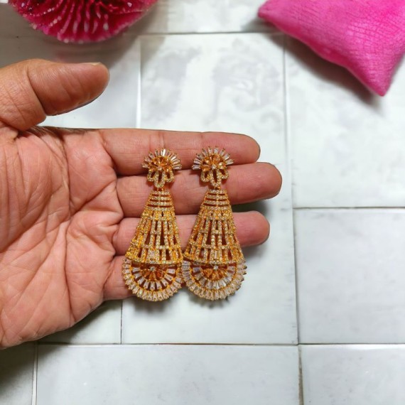 DE19YEGO Golden Charm Elegance Gold Plated Earrings Fashionista Indian Jewelry Traditions