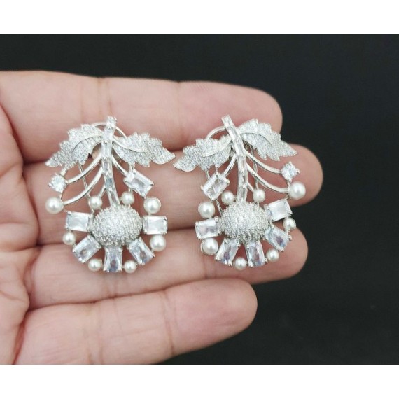 DE29WHRH Stud Earring fancy traditional flower style ethnic gold plated Earrings american diamond jewlery