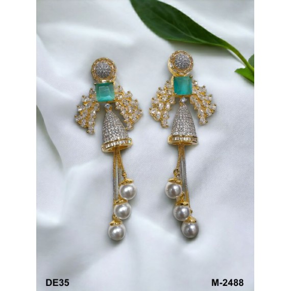 DE35MIGO Affordable artificial american diamond gold plated earring