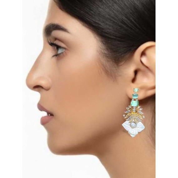 DE38MIGO Affordable artificial american diamond gold plated earring