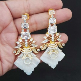 DE38WHGO Affordable artificial american diamond gold plated earring