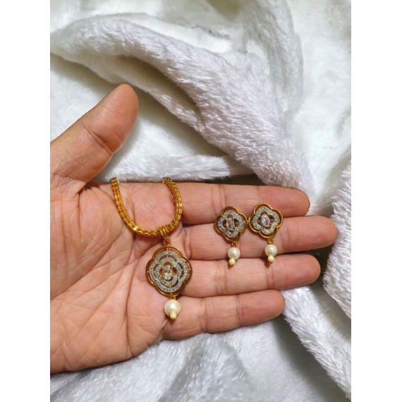 Charming Clover Pendant Set with Pearl Drops | D228WHGO